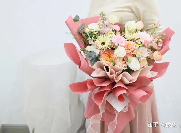 卖花包装纸选什么颜色,新手开花店怎么选择包装纸