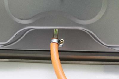 燃气灶难打火原因和处理方法,新燃气灶火焰变红怎么解决