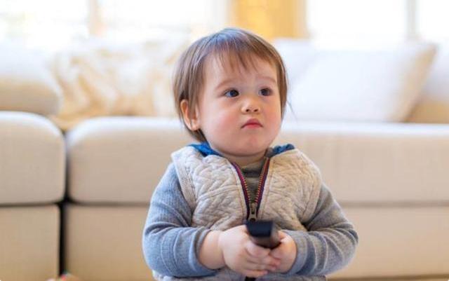 2岁宝宝发脾气满地打滚怎么办,2-3岁小孩撒泼打滚发脾气