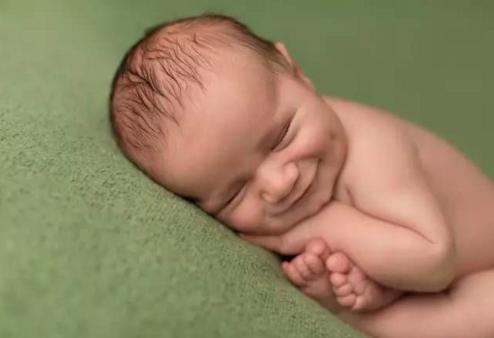 孩子便血吓坏医生,宝宝便血妈妈需要忌口什么