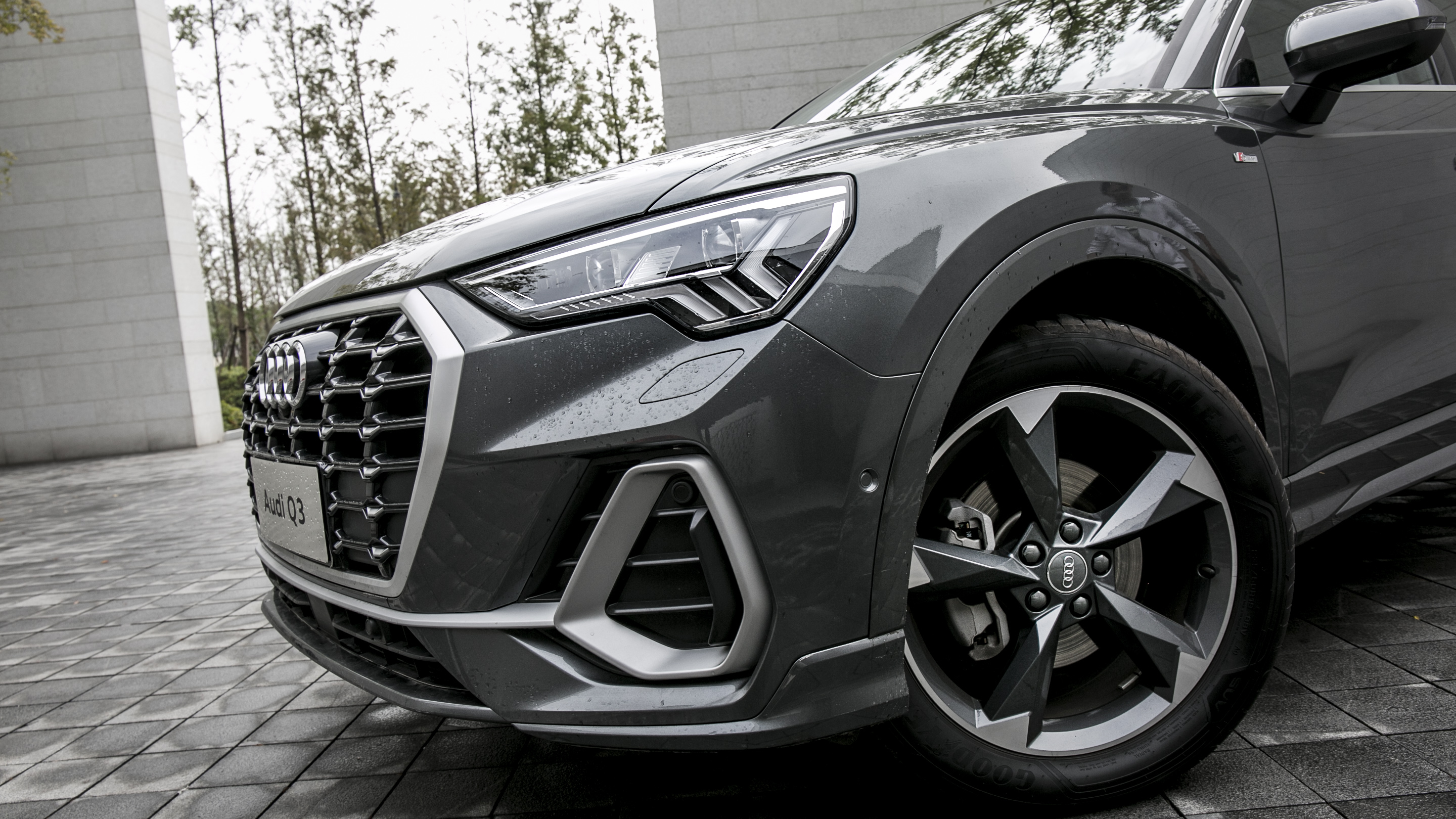 城市中的一抹魅影试驾奥迪q3轿跑,外表张扬内心温柔