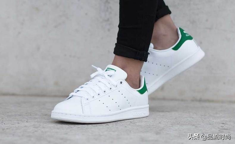 阿迪达斯最值得入手的哪款鞋 (阿迪达斯鞋前些年火的哪款鞋)