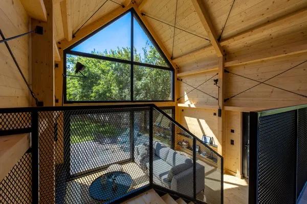 结合了传统与现代，倡导个人主义和独特性的波兰乡村度假屋