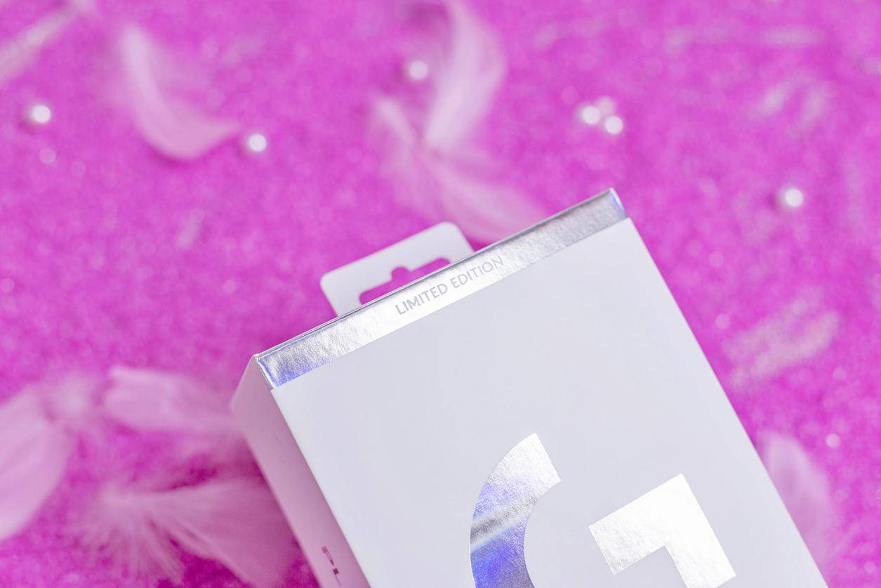 罗技鼠标gpw三代樱花粉,罗技prowireless鼠标测评