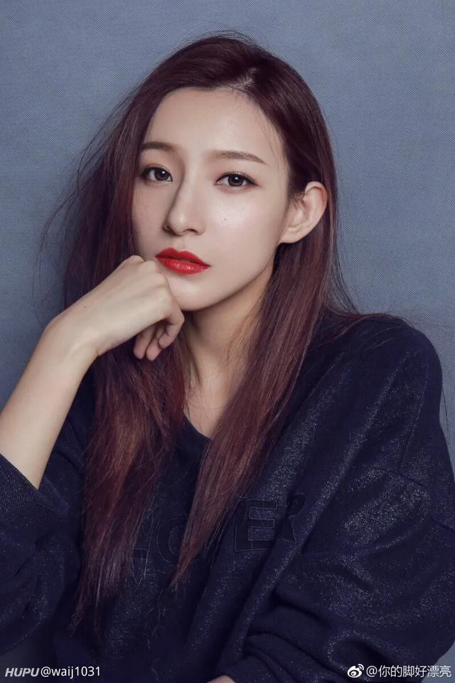 马凡舒首次主持天下足球,央视足球主持马凡舒