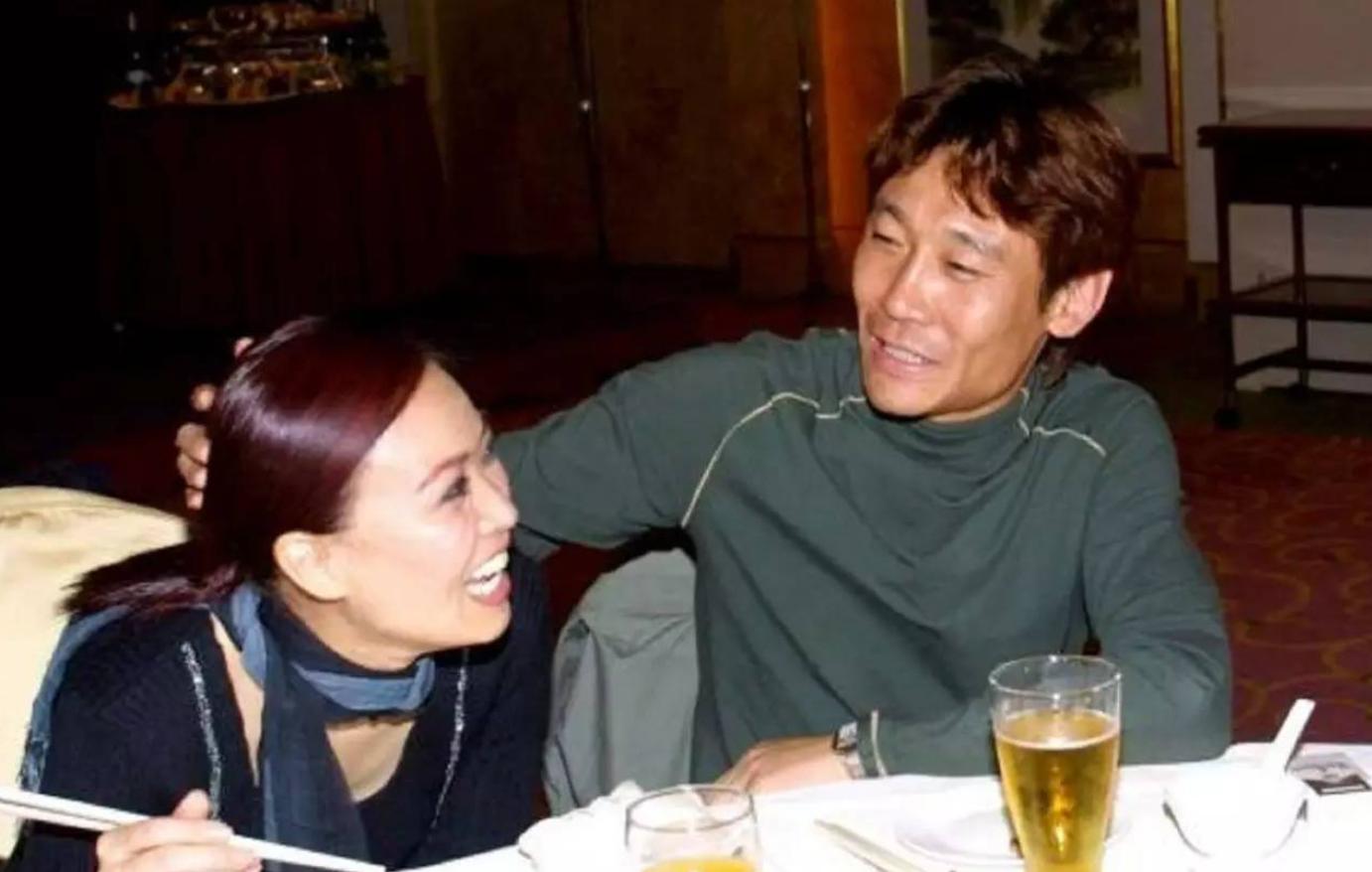 閭ｈ嫳鐖变簡10骞寸殑楂樺嘲濡備粖鎬庢牱,璁╅偅鑻辩敇鎷滀笅椋庣殑濂充汉