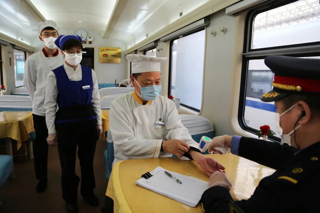 疫情期间火车上提供饭菜吗,疫情期间在火车买东西吃