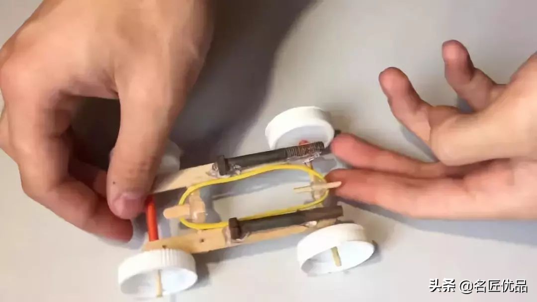 手工制作非常好玩的玩具,手工玩具制作关于小车