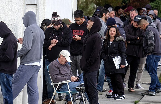 美国街头大量华人,美国民众街头聚集