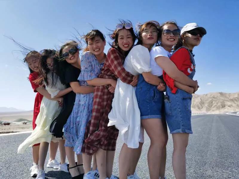 阿尔金山上的“路桥”人