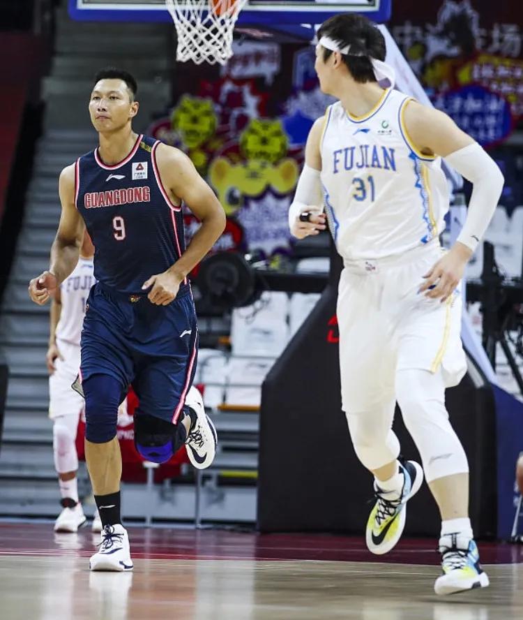 易建联在cba到2022年总得分是多少,易建联nba归来2011cba首秀对阵江苏