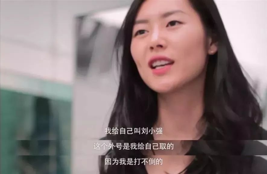 刘雯一年参加了几场时装周,刘雯时隔三年再登秀场气势依旧