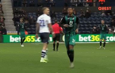 加斯科因要不要退场,加斯科因给裁判出红牌