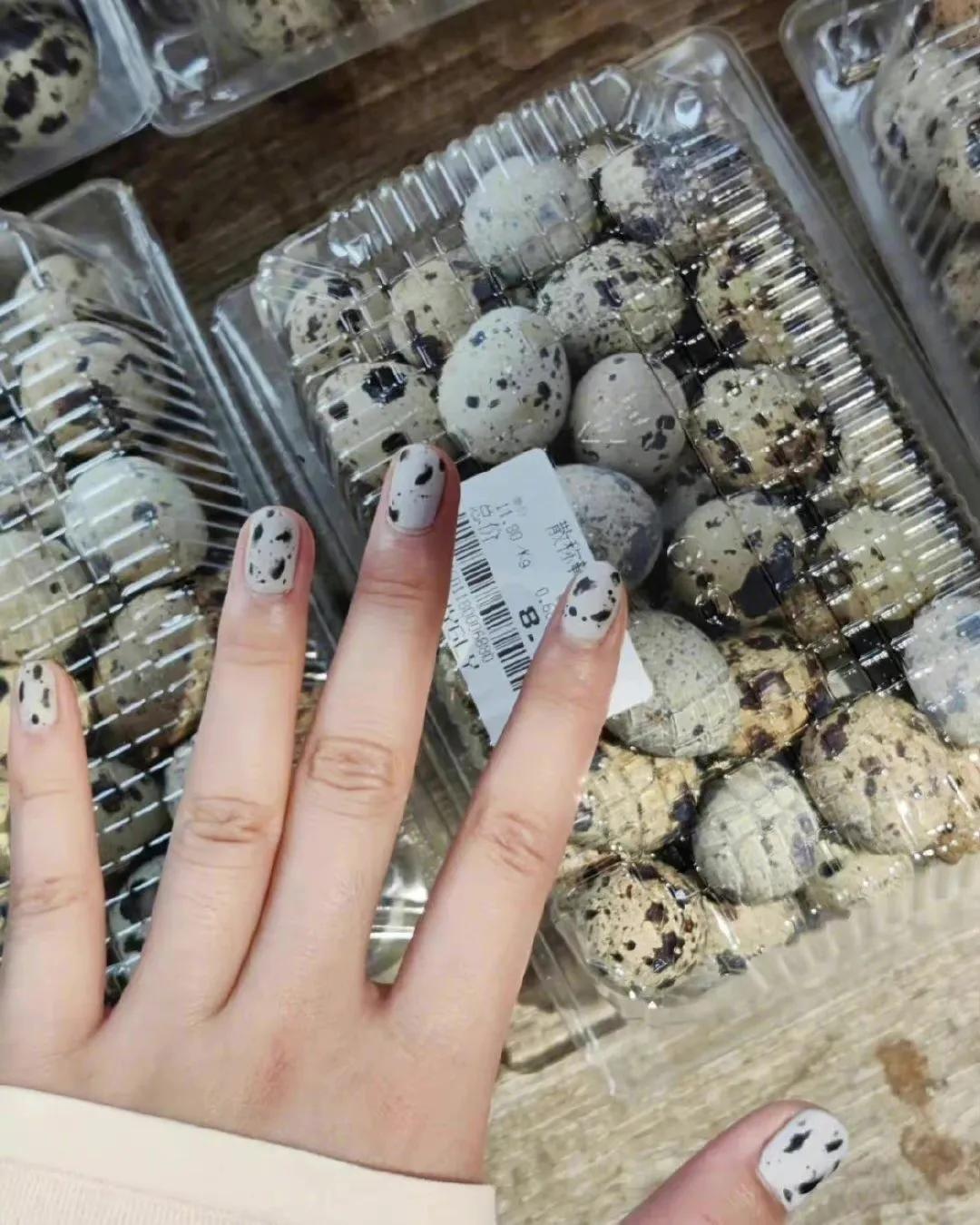 美甲师在吗？我被丑得睡不着觉