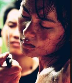 她受尽酷刑仍守口如瓶,被捕后受尽酷刑宁死不屈片段