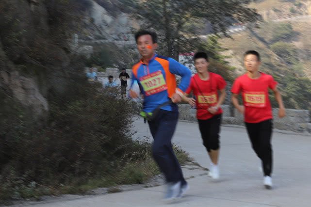 教你一个拍照技巧当你的相片模糊,拍出来的照片太模糊了怎么弄清晰