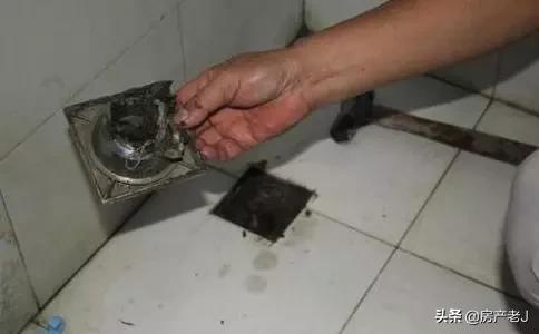 洗碗池下水道堵水了怎么拿下来,洗碗池水管堵住