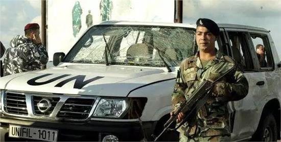 日产途乐vs丰田陆巡越野视频,日产途乐和丰田陆巡哪一款车更大