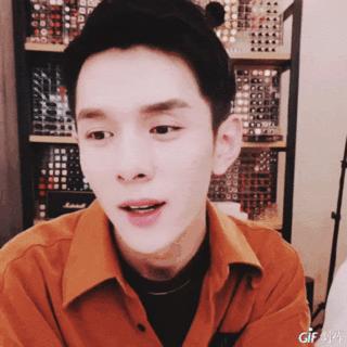 优衣库联名t恤疯抢事件,优衣库抢t恤