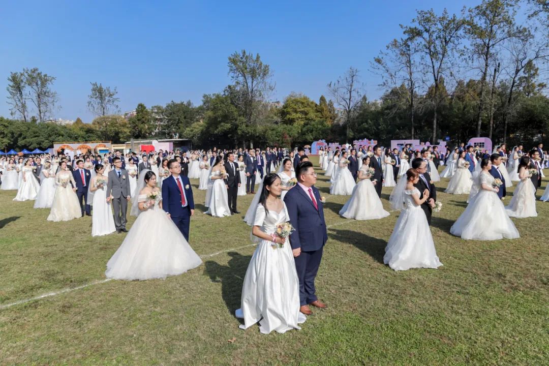 李兰娟致敬院士视频,致敬李兰娟院士的诗朗诵