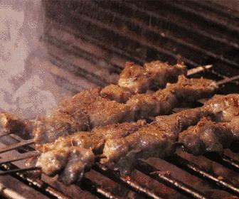 烧烤师傅教你零基础烤羊肉串,买直接串好的羊肉串怎么烤
