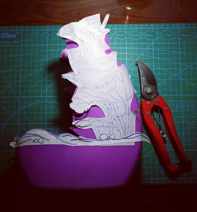 洗衣液桶剪2刀秒变各种养花神器,旧洗衣液瓶怎样剪养花好看