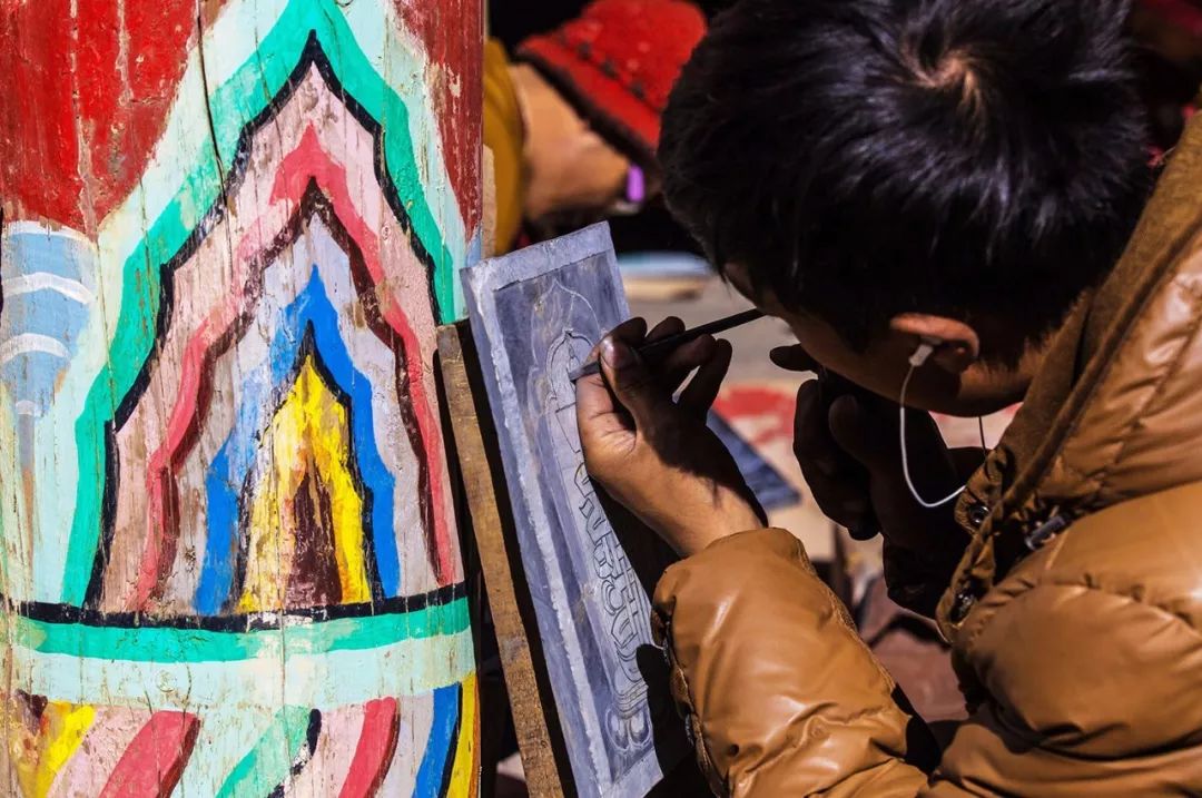 玛尼石凝固在石头上的信仰,玛尼石藏文