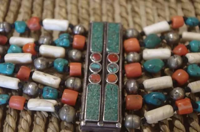 蒙古族为何对银首饰情有独钟,蒙古族为啥喜欢戴银饰