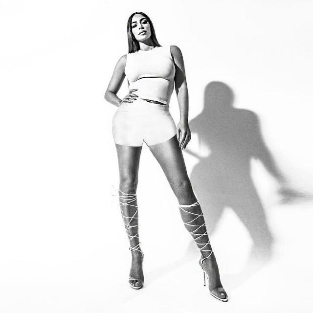 金卡戴珊塑形衣市场,金卡戴珊穿一身香槟色真高级