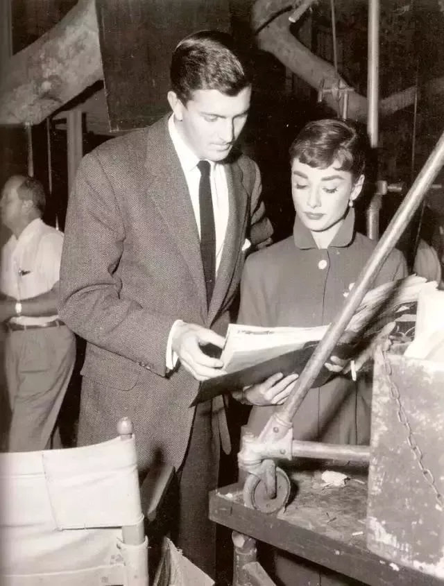 装妆美资讯馆|是谁?让赫本比梦露更美丽?