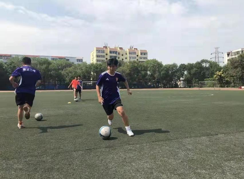 一脚射门！宝清二中女孩赛场上划出完美“弧线”！