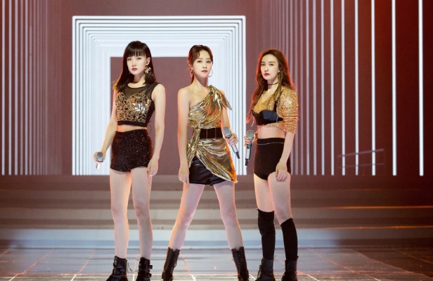 郁可唯耳饰,郁可唯蓝盈莹乘风破浪的姐姐