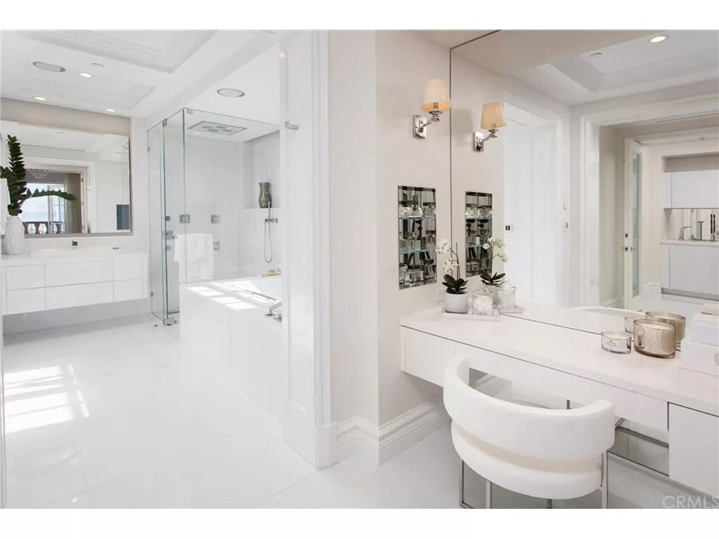 开车进故宫空姐被扒！溥仪都要买票，特朗普也须步行，你凭啥？