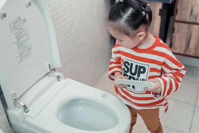 小儿便秘危害大治疗只需要这4点,小儿便秘用开塞露危害