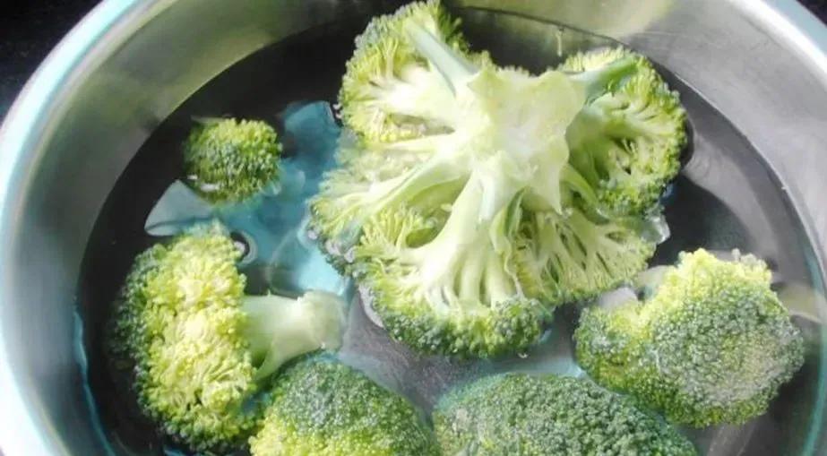 快速解开超市封口钉,超市袋子的封口钉怎么正确打开