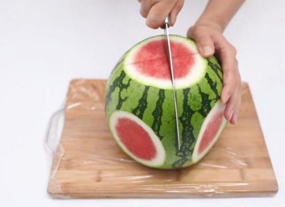 夏天吃西瓜怎么切,酒店切西瓜方法技巧