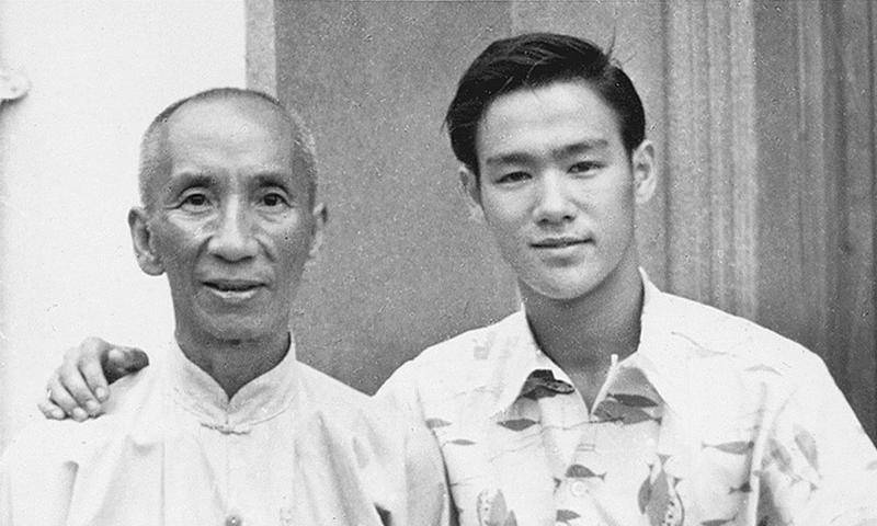 李小龙传奇打黑社会老大,李小龙传奇第一次打倒黄皮小子