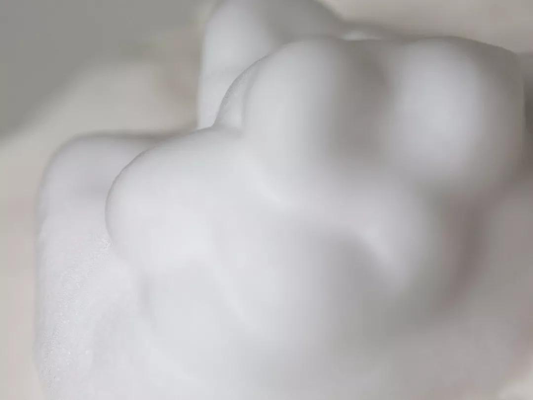 羽绒服脏了直接用毛巾擦可以吗,白色羽绒服特别脏干洗店能搞定吗