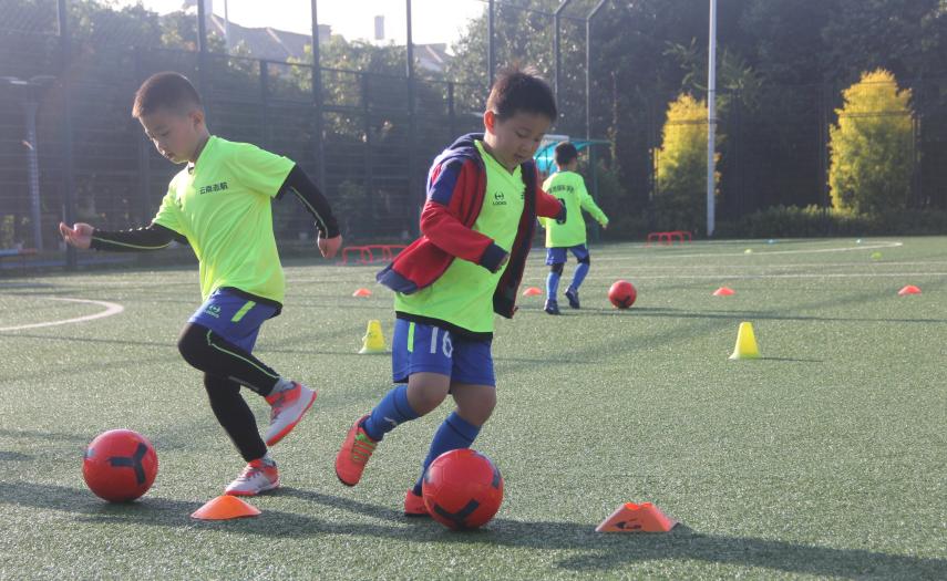 芳草地国际学校昆明西山区,昆明芳草地足球学校