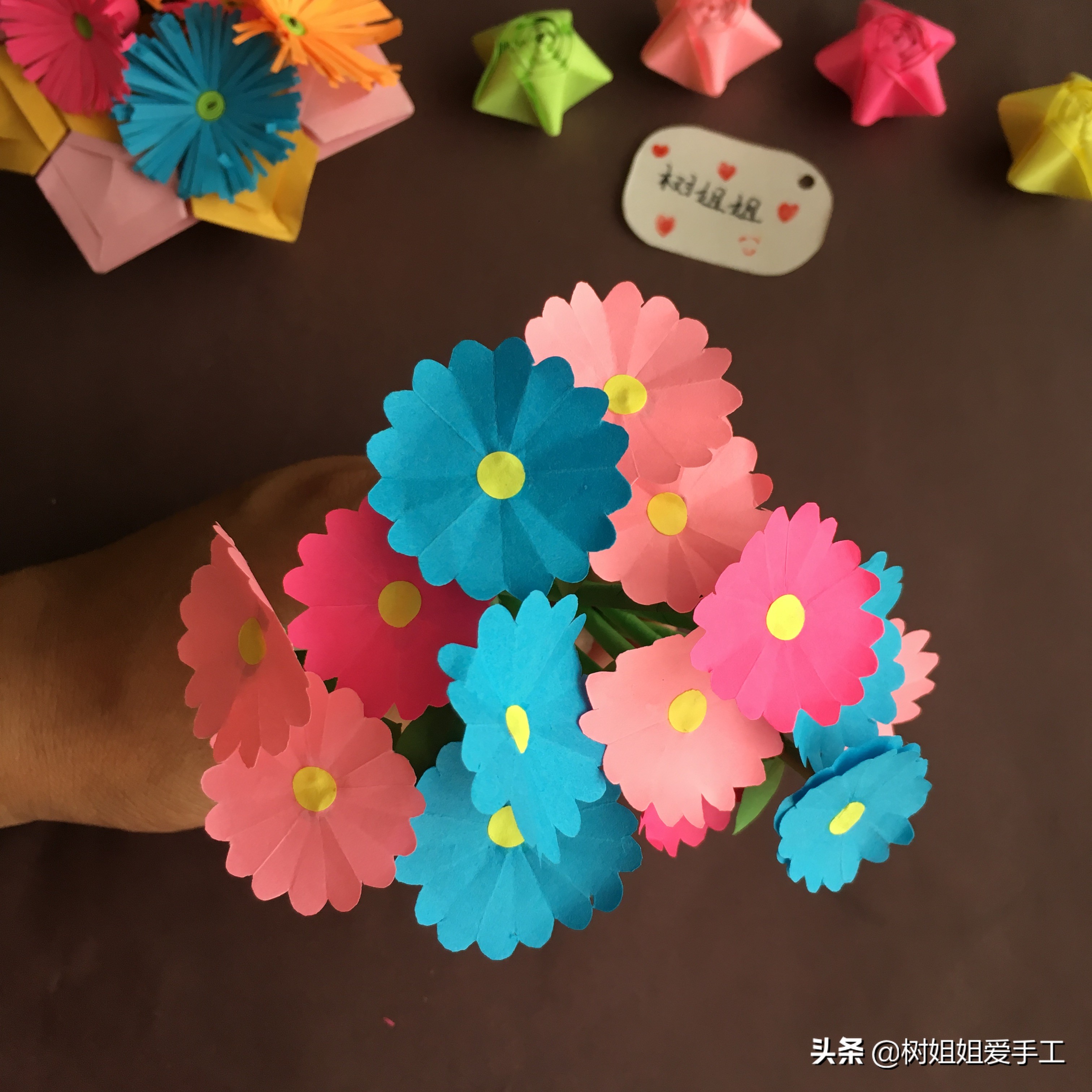 装饰花瓶折纸教程,装饰花束折纸手工