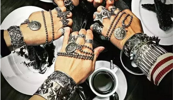 手链品牌轻奢小众银饰,比较有名的银手链