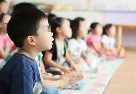 幼儿园给家长布置手工作业通知,幼儿园给孩子布置作业有什么要求