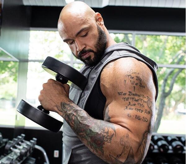 让手臂变粗的训练方法徒手,让手臂增肌的几个动作