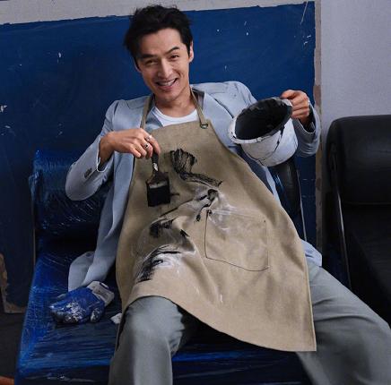 胡歌帅到炸裂,胡歌最新写真再显文艺气息