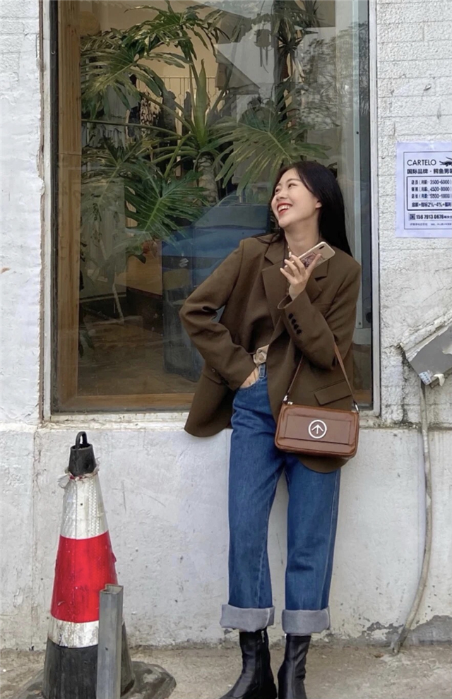 马丁靴怎么选一双搞定99%秋冬穿搭,短筒马丁靴搭配什么裤子好看