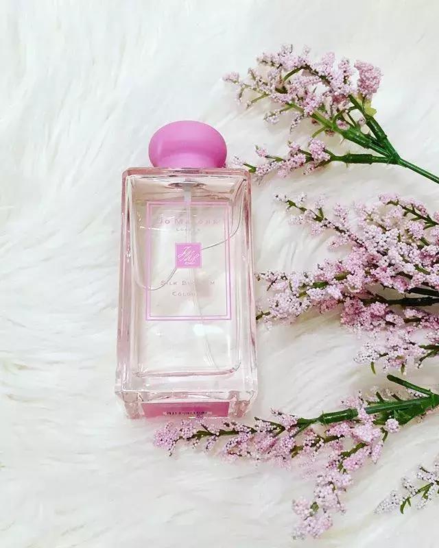 香奈儿蔚蓝香水淡香好还是浓香好,适合夏天香水持久淡香