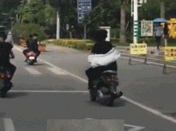 搞笑一刻网友对比美版M记大杯可乐与日本大杯可乐的容量差距