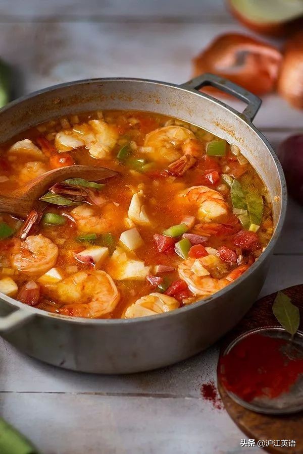 这个国出产邓文迪的前男友、不存在的热门景点，饮食堪称欧洲川菜