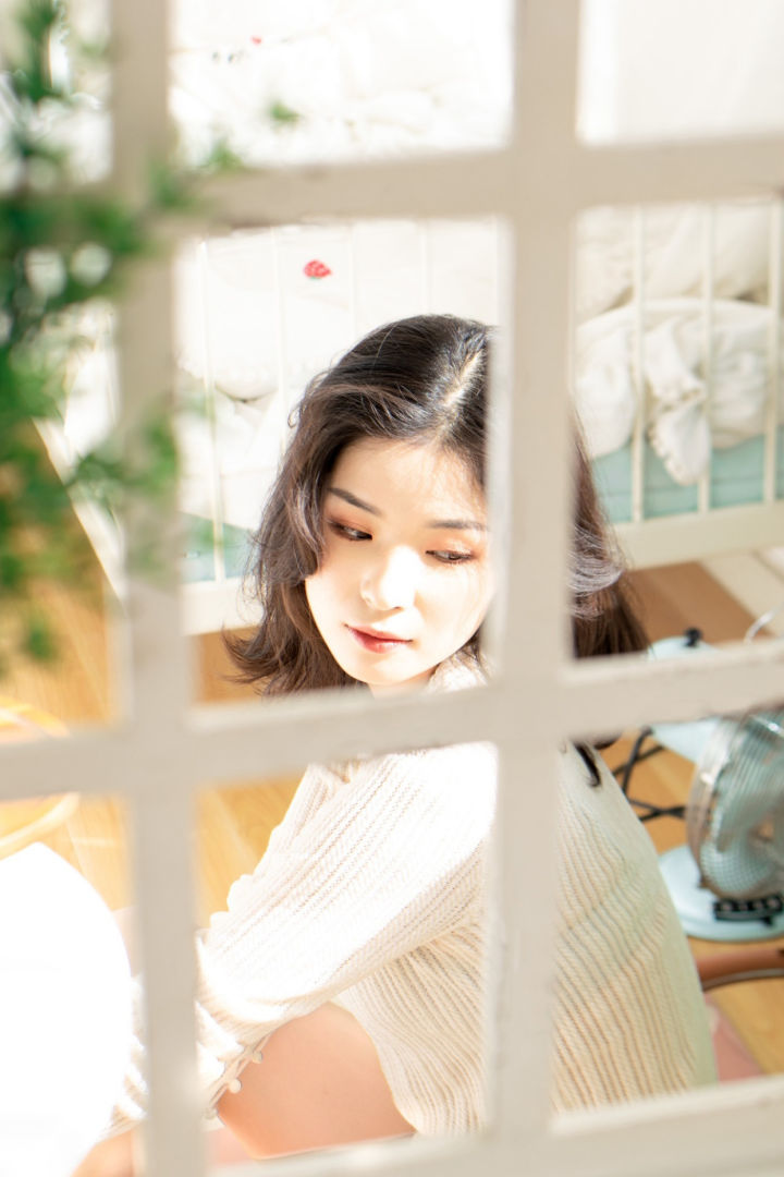 人像拍摄如何摆出自然的姿势,郁金香与人像拍照姿势照片