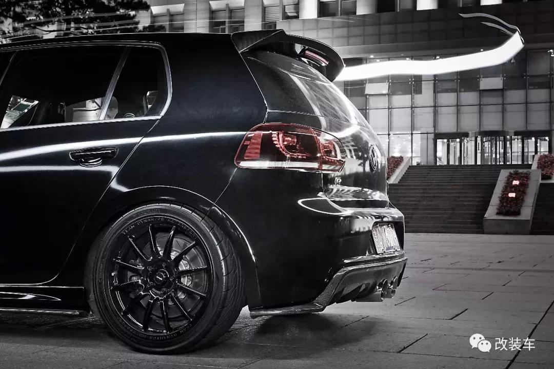 放弃了激情小钢炮高6R，购入奔驰C200做回安静的*男美**子！